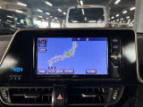 ディスプレイオーディオやカーナビは、現代のドライブにおいて欠かせない装備のひとつです。初めての場所でも迷いにくく、快適なルート案内で運転をサポートします。移動中のエンターテインメント性も高まります。