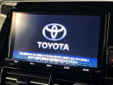 【大画面ナビ】人気の大型9インチナビを装備。存在感のある大画面はインパクト大!ナビ利用時のマップ表示は見やすく、テレビやDVDは臨場感がアップ!いつものドライブがグッと楽しくなります♪