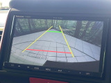 【バックカメラ】駐車時に後方がリアルタイム映像で確認できます。大型商業施設や立体駐車場での駐車時や、夜間のバック時に大活躍!運転スキルに関わらず、今や必須となった装備のひとつです!