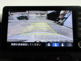 バックカメラの画像です。ガイドラインがスムースな車庫入れをサポートいたします。車庫入れの安心感がアップしますね。