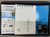 スマートキーは鍵をバッグに入れたままでもドアロックの開閉やエンジンのON・OFFができます。夜間や雨の日も鍵を探さなくて良いので便利です。