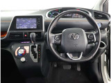 高いホールド性で運転姿勢が安定します。長距離ドライブでも疲れにくいのが魅力です。快適なドライビングライフをお送りください♪