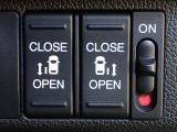 運転席からもスライドドアをボタン操作でスピーディーに開閉できます!またスマートキーでも操作できるので便利です。