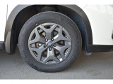 純正17インチアルミホイル/タイヤサイズは225/60R17です
