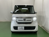 LEDヘッドライトを装備しています。LEDヘッドライトはとても明るく、雨の日や夜間走行も安全・安心です。オートライトコントロール付きで周囲の明るさに応じて自動で点灯・消灯します