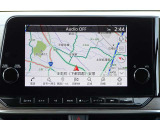 【ナビ】メーカーSDナビ付きです。目的地を設定すれば初めての場所でも簡単に行くことができます。もちろん音楽だって聴けちゃいます♪