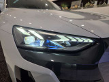 Audiが最初に採用したLEDポジショニングランプ。シャープなラインで昼間でも点けていたいと思うほど上品でオシャレです。夜間走行時はさらに目立ちます!