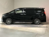 両側パワースライドドア付きだから、狭い駐車スペースなどでの 乗り降りラクラク!小さなお子さまのいるご家庭には嬉しい装備。
