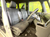 運転席シート廻りは使用感も少なく、良好な状態となっています。丁寧に使われていたことがよくわかりますね。