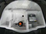 最近はパンク修理キットが標準ですね。タイヤの無い分軽量化と収納スペース確保できますね。