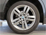 【BMWアロイホイル】軽量かつ強度に拘ったアロイホイル。走行性能ポテンシャルを引き出す設計。車の足元を引き締めてくれる大きなポイントはアロイホイルです。