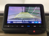 バックモニター付きで、車庫入れやバック時の後方確認をサポート。