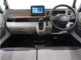 ◆視界広々で非常に運転しやすくロングドライブでも疲れを感じさせないすっきりとまとまったインパネ周りです。
