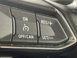 【マツダ・レーダー・クルーズ・コントロール(MRCC)】先行車との速度差や車間距離を認識し、設定した車速内で車間距離を自動で調整・維持することで、高速道路などでドライバーの負担を軽減します。