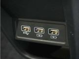 USB接続、スマートフォンの充電等にも便利なUSBチャージャー!使いやすい場所に装備されています。