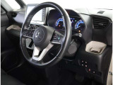 高いホールド性で運転姿勢が安定します。長距離ドライブでも疲れにくいのが魅力です。快適なドライビングライフをお送りください♪
