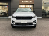 【ホイールアーチ】台形ホイールアーチはJeep伝統のデザインです。採用している理由は諸説ありますが、オフロードを走行する際にタイヤとボディが干渉しあわないよう配慮した作りにするためとなります。