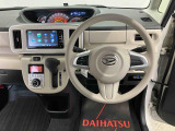 収納も充実、操作性良好なハンドルまわりです。また気持ちよくお乗り頂くために、徹底したルームクリーニングも実施しております。