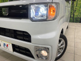 【LEDヘッドライト】悪天候や夜間走行時も良好な視界を確保し安心して運転できる高輝度LEDヘッドライトを装備!点灯速度が早く、消費電力も抑えられています。