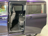 【両側オートスライドドア】子供を乗せたりするのにも隣のお車を気にせずストレスフリー★雨の日などはリモコンキーからドアの開閉ができとても便利な両側オートスライドドア★