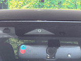 【三菱e-Assist】走行中に前方の車両等を認識し、衝突しそうな時は警報とブレーキで衝突回避と被害軽減をアシスト。より安全にドライブをお楽しみいただけます。