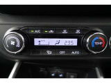 ★エアコンはオートタイプが装着済みです!オートモードにしておけば、車内温度を設定するだけで風の料や吹き出し口の切り替えを機械が行ってくれます!一年中快適な環境を作れますよ♪