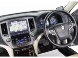 ★使いやすさや安全性を追求したステアリング周り!高級車ゆえにスイッチ類が多いのも特徴ですね!考え尽くされた配置ですぐに使いこなす事が出来ますのでご安心下さい!是非、体感してみて下さい!!