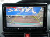 バックカメラがついているので、車庫入れをラクに行うことができます。