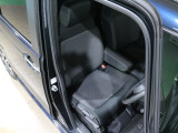 程よい硬さとホールド性が高いシートで長時間運転も快適です。