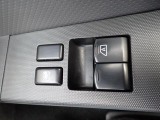 前席の窓の開閉は電動になりますので、便利ですよね。
