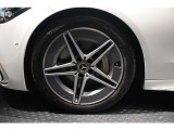 メルセデスの認定中古車「サーティファイドカー」では、万一お車が故障した場合も、ご購入後1年間もしくは2年間※は走行距離にかかわらずメルセデス・ベンツ正規サービスネットワークで無料修理いたします