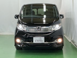 LEDヘッドライトを装備しています。LEDヘッドライトはとても明るく、雨の日や夜間走行も安全・安心です。オートライトコントロール付きで周囲の明るさに応じて自動で点灯・消灯します