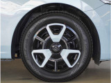 【ホイールキャップ】車に良く似合う純正ホイールキャップが装備されています。ノーマルタイヤ、スタッドレスタイヤも広島マツダにお任せください。