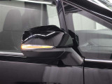 サイドターンランプ付きドアミラー。車両のドレスアップと右左折時の被視認性を兼ね備えたお洒落なミラーです。