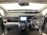 【前方視界】開放的な前方視界!運転がしやすく疲れにくいです♪窓が大きく、見通しがとっても良いおクルマですよ♪