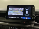 リバースギアに入れるだけで後方の表示へ切り替わります。夜間や雨の日の駐車も楽になりますよ。