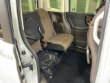 後席をはね上げれば、「もうひとつの荷室」が生まれます。