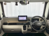 運転席周りです。カップホルダーや小物の収納などは必須ですよね!!使い勝手の良いつくりになっております!!