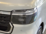 LEDヘッドライトは、点灯の瞬間から最大光量を発揮し、突然暗くなるトンネルなどでの安定感を高めます。