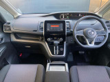 視点が高く、周りが見えやすいシート位置となっております。運転する時の眺めもいいですよ♪アームレストもあるので、長時間ドライブが楽しくなりますね!