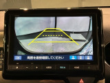 リバースギアに入れるだけで後方の表示へ切り替わります。夜間や雨の日の駐車も楽になりますよ。