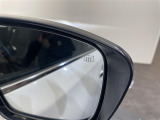 【BSW(後側方車両検知警報)/ブラインドスポットワーニング】隣接レーンのクルマを検知した場合、ドアミラー周辺に設けられたインジケーターを点灯したり音が鳴ったりしてお知らせします。