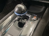 オートマチックシフトレバーは、手になじみ操作しやすい形状で安全運転にもつながります♪