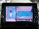 アラウンドモニター 白線や駐車車両をナビ及びルームミラーに表示 駐車している車両との位置関係も一目で分かって安心です