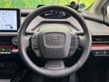 インテリアに合わせたデザインのステアリングは、運転される方のことも考え、運転しやすい形状、大きさです。是非一度、実際に触ってお確かめください。