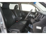 運転席のスペースはゆったりしていて、視界も広く確保されているので普段の運転からロングドライブまで快適です。