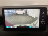 【リアカメラ】後方の距離感や障害物を、モニター越しにそっと教えてくれる機能です。見えにくい場所を確認できる安心感が、落ち着いたハンドル操作を支えます。