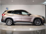 ☆BMWの前後重量配分50:50はエンジン自体をフロントタイヤよりも後ろにずらし、通常はエンジンルーム内に搭載される重量物であるバッテリーをトランクに移動させるなどして実現されています☆