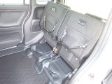 ◆チップアップ&ダイブダウン機構付【ULTR SEAT】は後席座面を左右分割で跳ね上げることができます。トランクで積載できない背の高い荷物をラクラク収納できます。ホンダ車ならではの人気装備です。