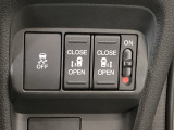 【両側パワースライドドア】両側がパワースライドドアになっており、運転席のスイッチやスマートキーでも開閉が可能です!開口部も広いので乗り降りも楽々♪